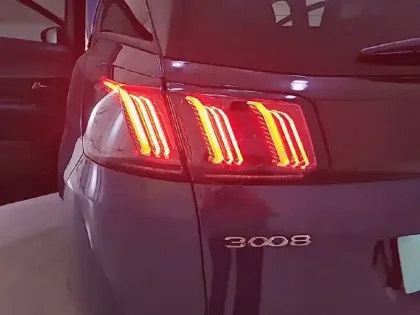 Photo 48 Peugeot 3008  Hybrid 225 e-EAT8
