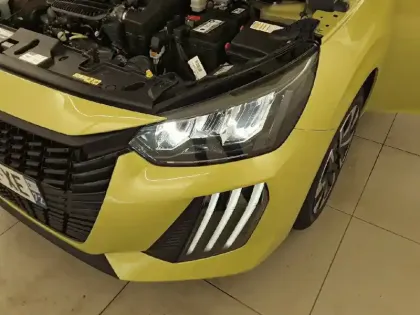 Photo 38 Peugeot 208  PureTech 75 S&S BVM5