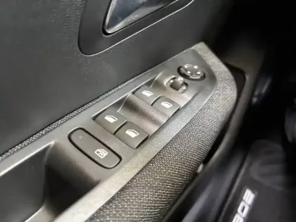 Photo 14 Peugeot 208  Hybrid 110 ch e-DCS6