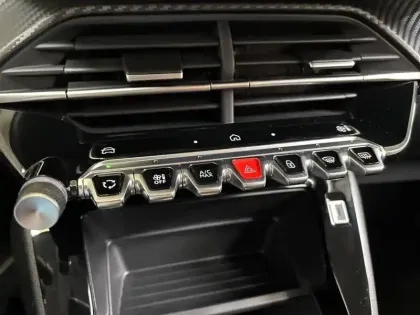 Photo 18 Peugeot 208  Hybrid 110 ch e-DCS6