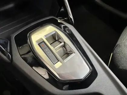 Photo 13 Peugeot 208  Hybrid 110 ch e-DCS6
