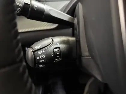Photo 17 Peugeot 208  Hybrid 110 ch e-DCS6
