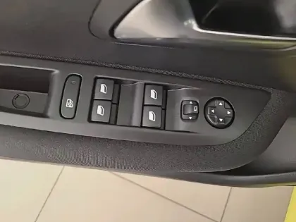 Photo 47 Peugeot 208  PureTech 75 S&S BVM5