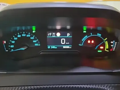 Photo 33 Peugeot 208  Electrique 50 kWh 136ch