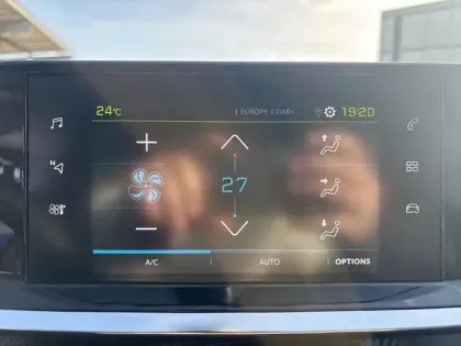 Photo 17 Peugeot 208  Electrique 50 kWh 136ch