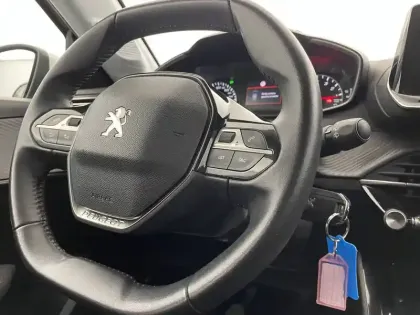 Photo 28 Peugeot 208  PureTech 100 S&S BVM6