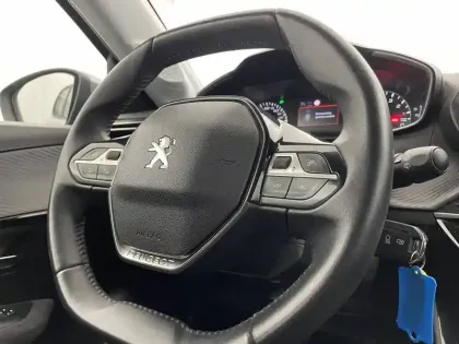 Photo 28 Peugeot 208  PureTech 100 S&S BVM6
