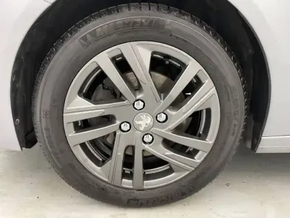 Photo 16 Peugeot 208  PureTech 100 S&S BVM6