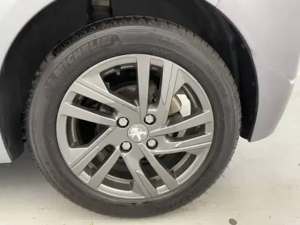 Photo 15 Peugeot 208  PureTech 100 S&S BVM6