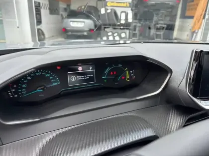 Photo 9 Peugeot 2008  Hybrid 110 e-DCS6