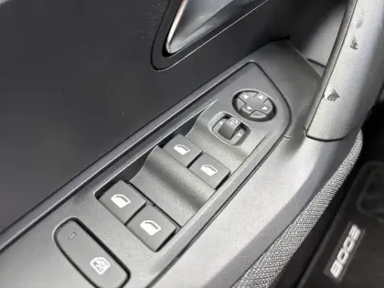 Photo 17 Peugeot 2008  Hybrid 110 e-DCS6