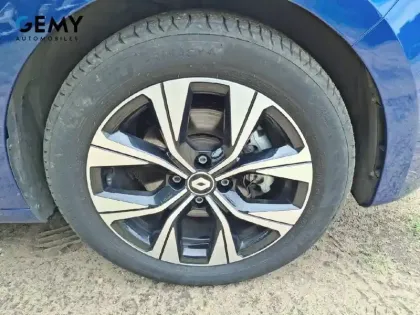 Photo 12 Renault Clio  E-Tech full hybrid 145