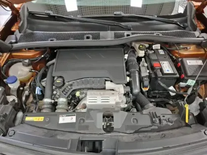 Photo 33 Peugeot 2008  PureTech 100 S&S BVM6