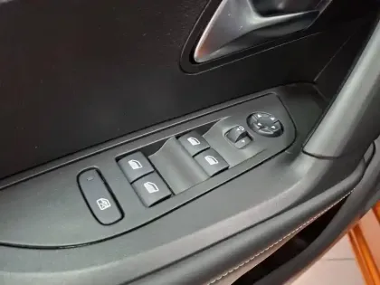 Photo 18 Peugeot 2008  PureTech 100 S&S BVM6