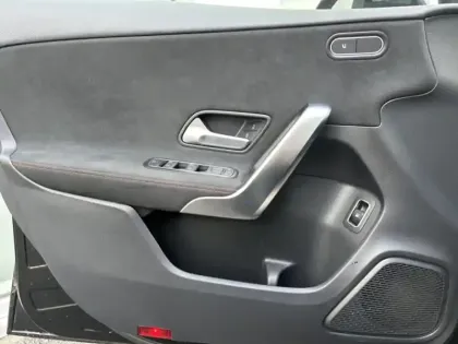 Photo 18 Mercedes Classe A 250 e Hybrid EQ AMG Line