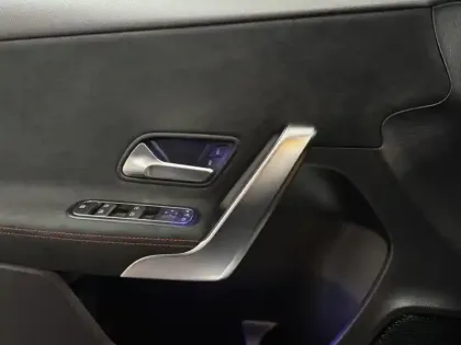 Photo 11 Mercedes Classe A 180 d AMG Line