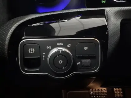 Photo 12 Mercedes Classe A 180 d AMG Line