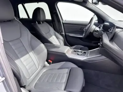 Photo 25 BMW Serie 3 Série 3 Touring 330eA xDrive 292ch M Sport