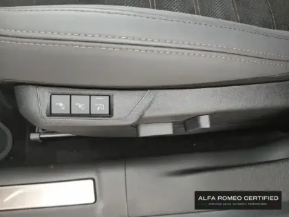 Photo 14 Alfa Romeo Junior  1.2 Ibrida 145ch e-DCT6 INTENSA