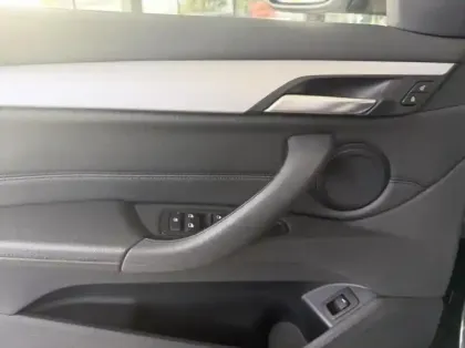 Photo 11 BMW X1  sDrive18dA 150ch Business Design