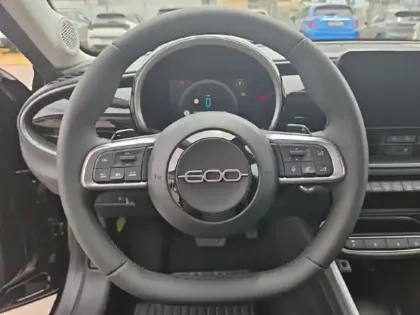 Photo 12 Fiat 600  1.2 Hybrid Turbo 110ch Pop eDCT6 Step 2