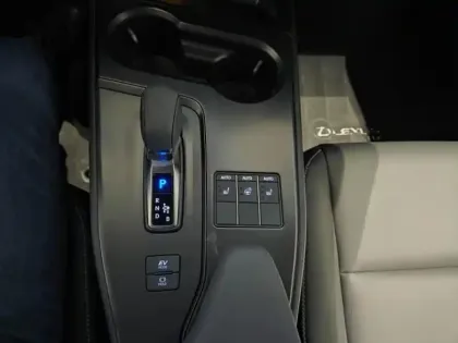 Photo 10 Lexus UX  300h F SPORT Design 2WD MC25
