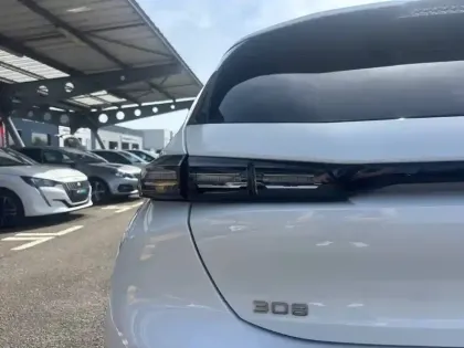 Photo 16 Peugeot 308  PureTech 130ch S&S EAT8