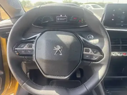 Photo 8 Peugeot 208  Electrique 50 kWh 136ch