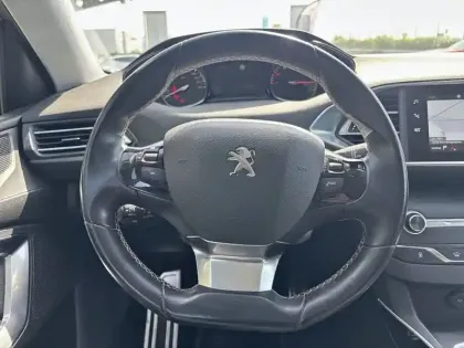 Photo 8 Peugeot 308  PureTech 110ch S&S BVM6
