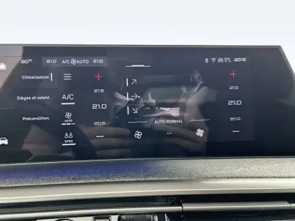 Photo 26 Peugeot 3008  Electrique 210 ch 73 kWh