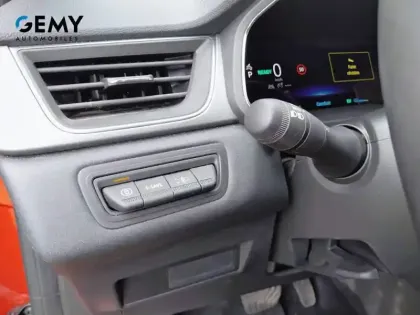 Photo 13 Renault Captur  E-Tech full hybrid 145 ch