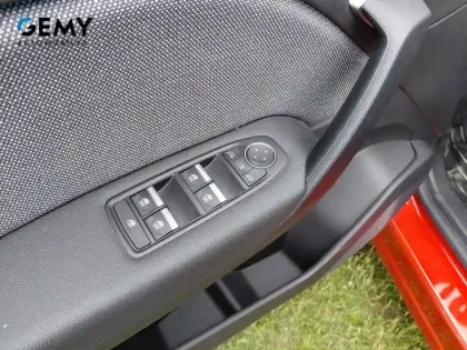 Photo 12 Renault Captur  E-Tech full hybrid 145 ch