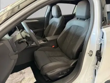 Photo 10 Opel Astra  1.2 Turbo Hybride 145 ch Automatique