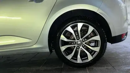Photo 8 Renault Megane  IV Berline TCe 140 EDC