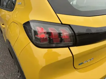 Photo 16 Peugeot 208  Electrique 50 kWh 136ch