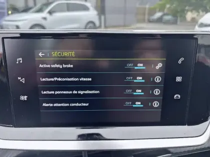 Photo 18 Peugeot 208  Electrique 50 kWh 136ch