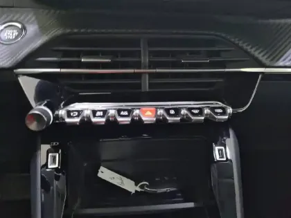 Photo 43 Peugeot 208  Electrique 50 kWh 136ch