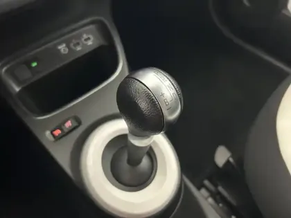 Photo 21 Renault Twingo  III E-Tech