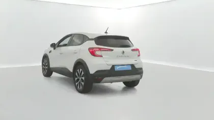 Photo 11 Renault Captur  E-Tech full hybrid 145