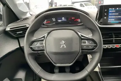 Photo 10 Peugeot 208  PureTech 75 S&S BVM5