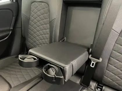 Photo 61 Mercedes GLB  200 7G-DCT