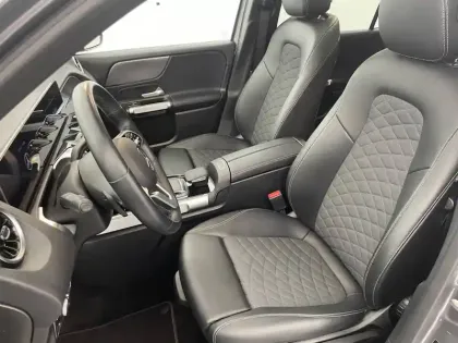 Photo 43 Mercedes GLB  200 7G-DCT