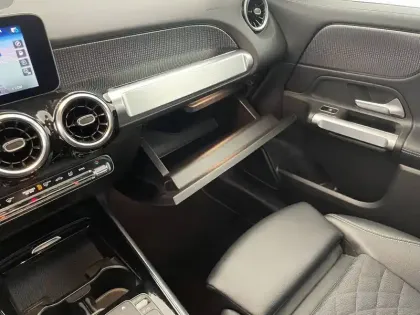 Photo 59 Mercedes GLB  200 7G-DCT