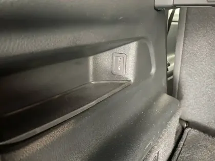 Photo 64 Mercedes GLB  200 7G-DCT