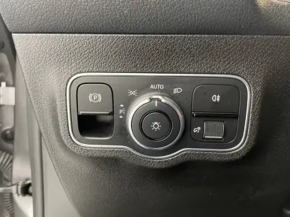 Photo 58 Mercedes GLB  200 7G-DCT