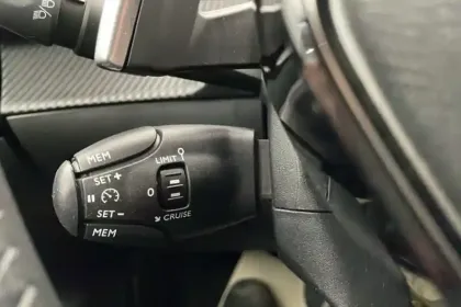 Photo 18 Peugeot 208  Hybrid 110 ch e-DCS6