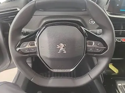 Photo 8 Peugeot 208  Electrique 50 kWh 136ch