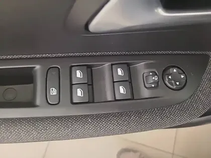 Photo 24 Peugeot 208  Electrique 50 kWh 136ch