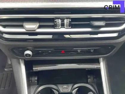 Photo 8 BMW Serie 3 Touring 330e xDrive 292 ch BVA8
