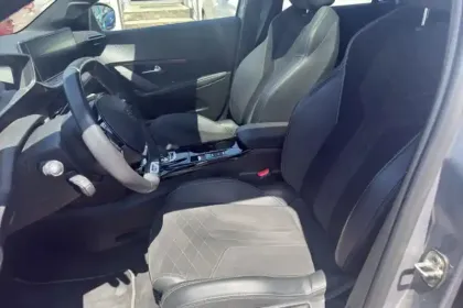 Photo 9 Peugeot 208  Electrique 50 kWh 136ch
